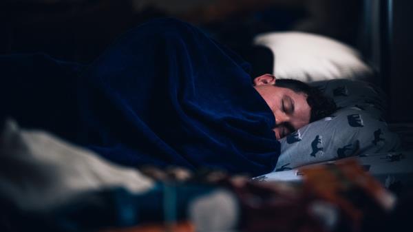 青少年睡眠不足与心理健康问题“高度相关”